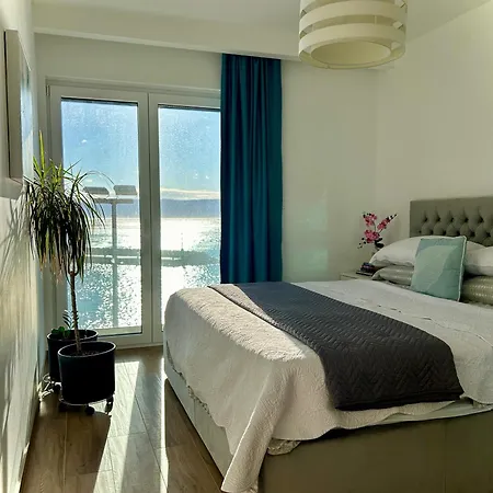 Marina Vista Escape, Lux Seaview 3 Bedrooms Penthouse *