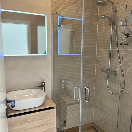 Marina Vista Escape, Lux Seaview 3 Bedrooms Penthouse