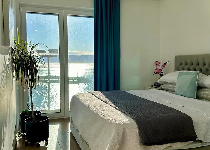 Marina Vista Escape, Lux Seaview 3 Bedrooms Penthouse *