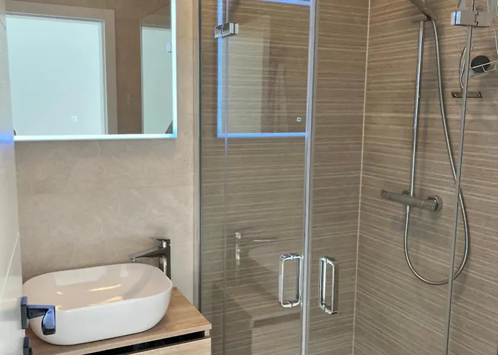 Marina Vista Escape, Lux Seaview 3 Bedrooms Penthouse